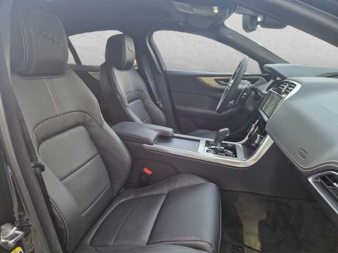 Jaguar  R-Dynamic S AWD D200 Mild-Hybrid DAB+ Ambiente Winter-Paket